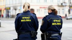Strażnicy pomogli ratownikom i zagubionej kobiecie