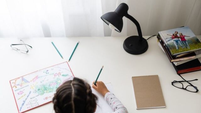 Zielona Góra wprowadza pierwszą pomoc do szkół: 14 placówek otrzymuje zestawy edukacyjne